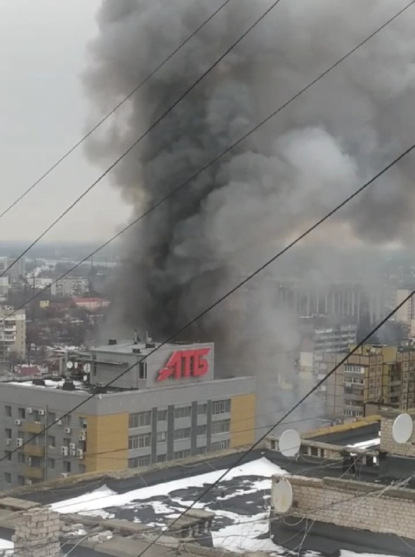 Новости Днепра про Дым виден за километры: что сейчас происходит возле горящего офиса АТБ(видео)