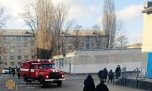 Сотни детей срочно эвакуировали: в Першотравенске горел лицей (ФОТО)