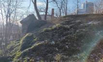Рыхлая земля и пустоты: как выглядит возможный вход в катакомбы Днепра (ФОТО)