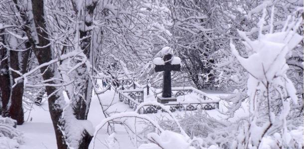 Тело было зарыто в снегу: под Днепром возле кладбища нашли обнаженный труп