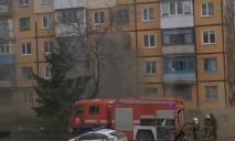 В Кривом Роге сгорела квартира: спасатели выносили детей на руках