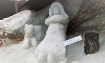 Рождественское чудо: автор снежного чебурашки создал вертеп из снега