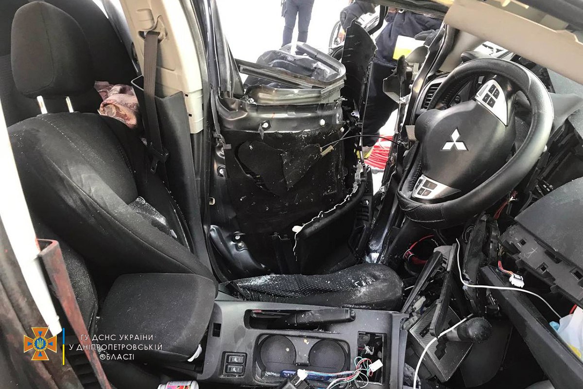 Новости Днепра про В Днепре на левом берегу Mitsubishi врезался в столб: водитель умер в больнице