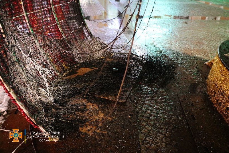 Новости Днепра про В Днепре на Европейской площади загорелась новогодняя декорация