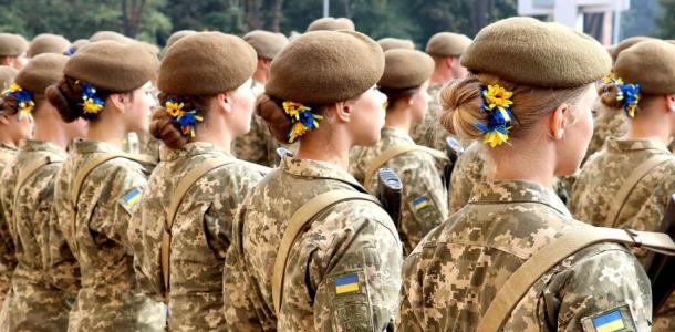 В Украине планируют отменить воинский учет для женщин: документ