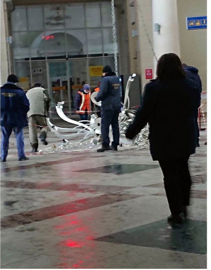 Новости Днепра про В Днепре на железнодорожном вокзале упала огромная люстра