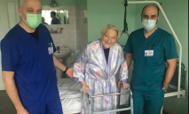Позвала на 100-летие всех врачей: в Днепре 99-летнюю пенсионерку поставили на ноги после травмы