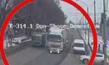 На Донецком шоссе фура «поцеловала» Chevrolet