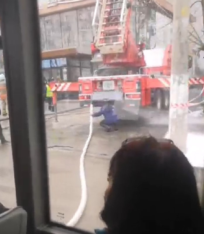 Новости Днепра про Дым виден за километры: что сейчас происходит возле горящего офиса АТБ(видео)