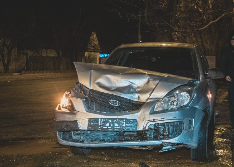 Новости Днепра про Авария в Днепре: ночью на Байкальской столкнулись Kia и Ford, есть пострадавшие