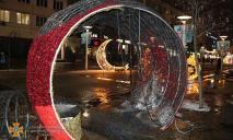 В Днепре на Европейской площади загорелась новогодняя декорация