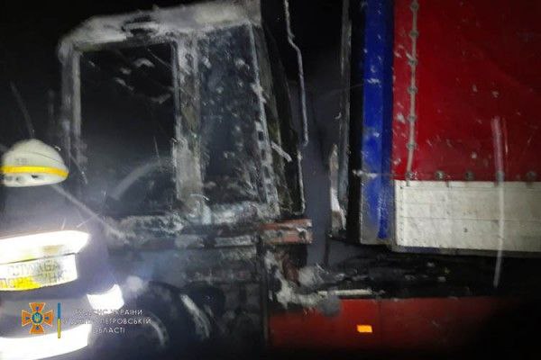 Новости Днепра про Вспыхнула на ходу: на трассе под Днепром сгорела фура