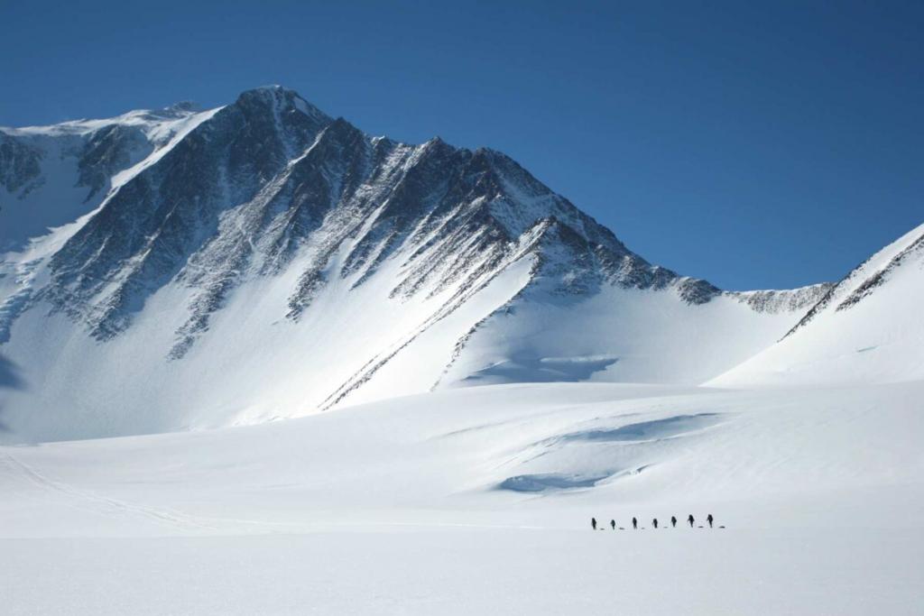 Новости Днепра про Две известные днепрянки поднимутся на вершину горы в Антарктиде
