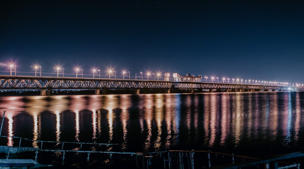 Новости Днепра про В Днепре на месяц прекратят разводить Амурский мост для суден: причины