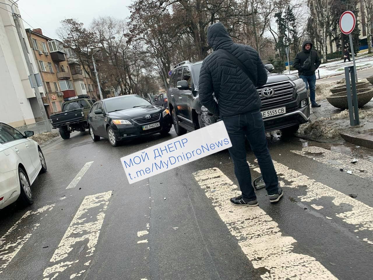 Новости Днепра про В Днепре на улице Староказацкой в ДТП попало авто семьи депутата Краснова