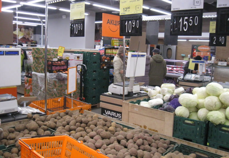 Новости Днепра про «Золотой борщ»: в днепровском «Варусе» предлагают купить картошку по 126 гривен за килограмм