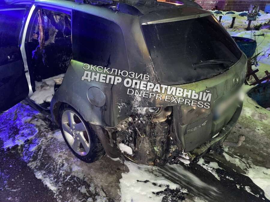 Новости Днепра про Виновата бывшая: в Днепре на Запорожском шоссе подожгли иномарку