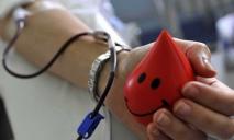 За день — 935 доноров: жители Днепра и области активно сдают кровь для раненых
