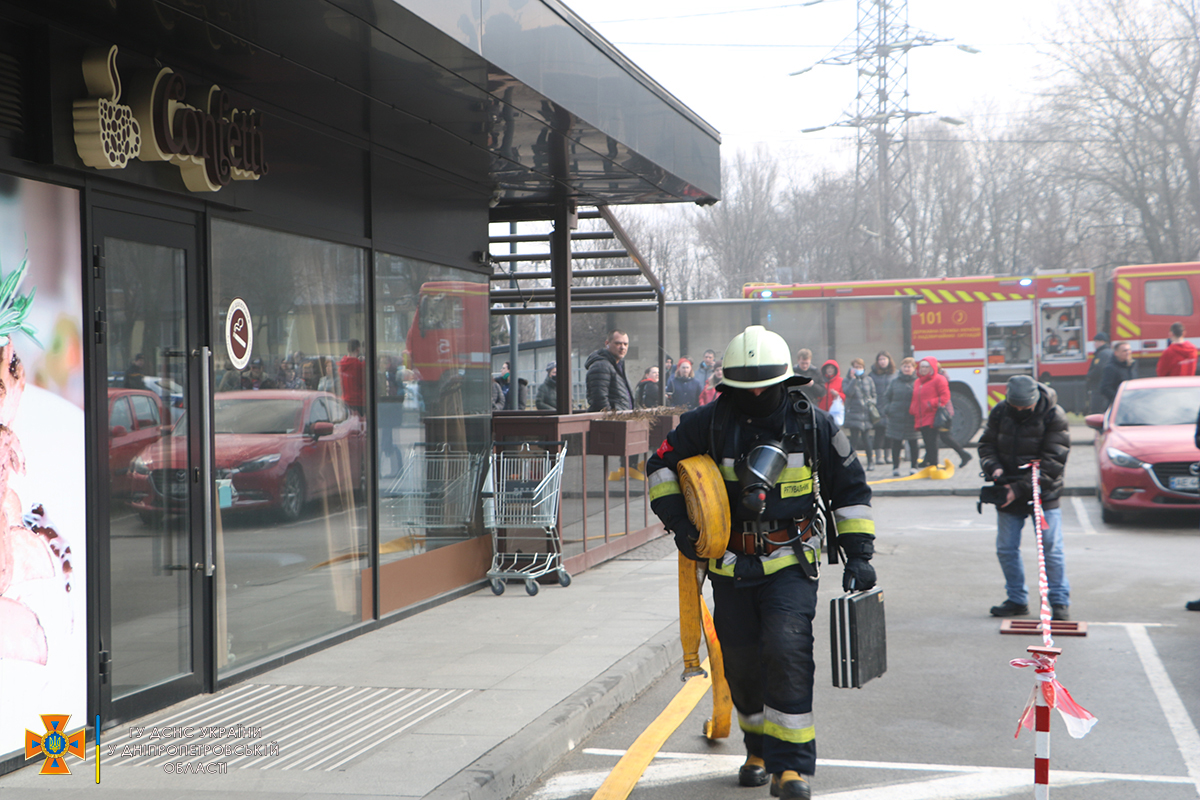 Новости Днепра про В Днепре из ТРЦ Славутич эвакуировали посетителей: что произошло