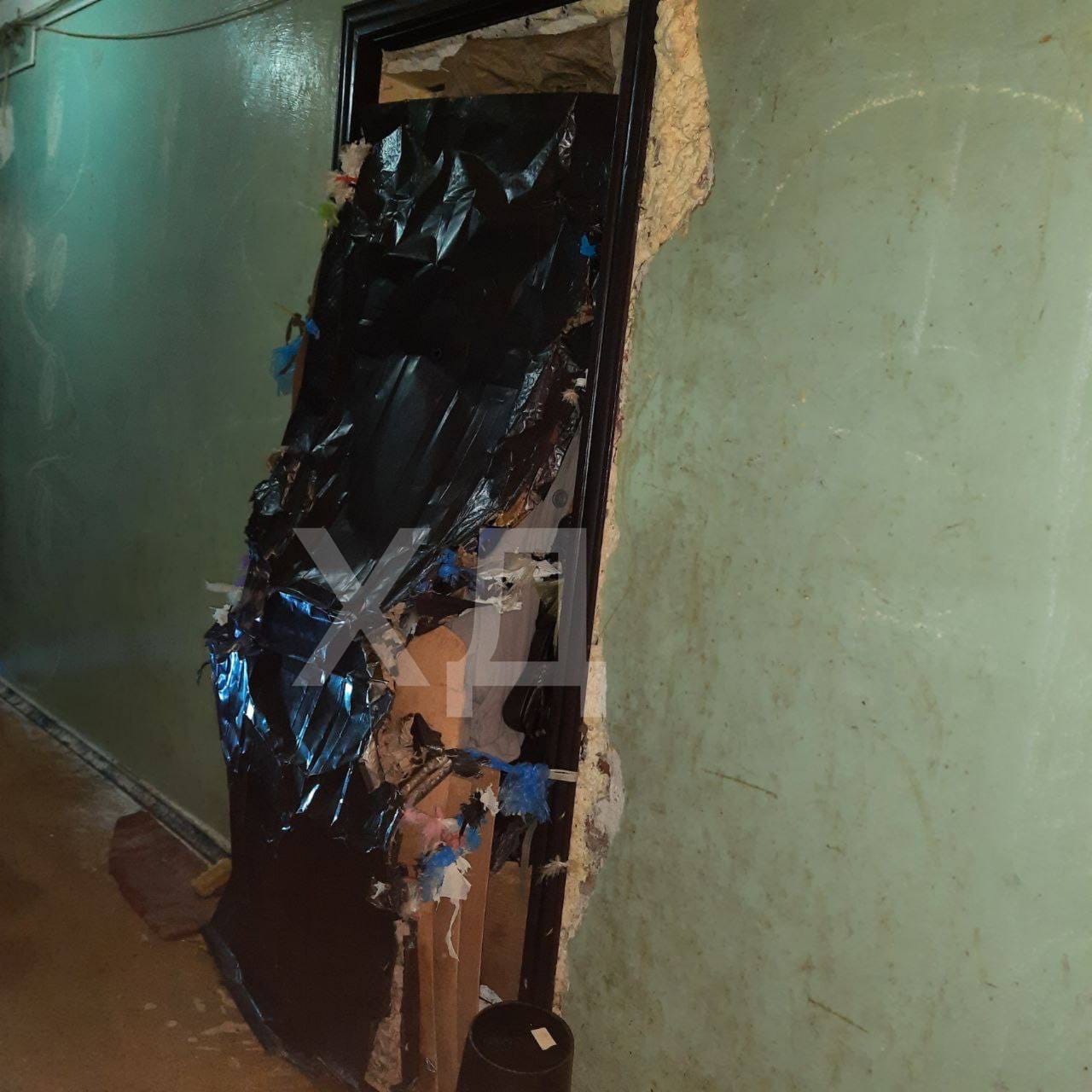 Новости Днепра про Ещё одна Плюшкина: в Днепре в общежитии ДМЗ у женщины из-за мусора выпали двери (фото)