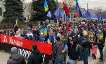 С флагами и гимном Украины: как в Днепре прошел Марш Единства (видео)