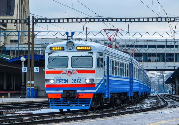 Новости Днепра про Пригородные поезда на Днепропетровщине курсируют по графику