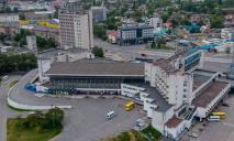 В Днепре на автовокзале мужчина напал на продавщицу и украл более 40 тыс. грн