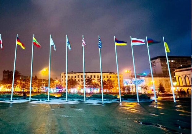 Новости Днепра про Смена флага напротив мэрии Днепра: в посольстве Беларуси отреагировали на инцидент