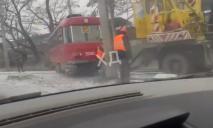 «Дрифт» по-днепровски: возле ДЗМО трамвай №5 сошел с рельсов