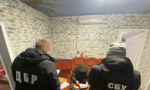 Вымогал «дань» с сайта знакомств: на Днепропетровщине осудят полицейского