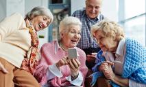 Нельзя подарить: какие смартфоны раздадут пенсионерам в Днепре