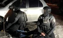 Похитили человека и требовали 12 тыс. долларов: в Киеве задержали полицейских из Днепра