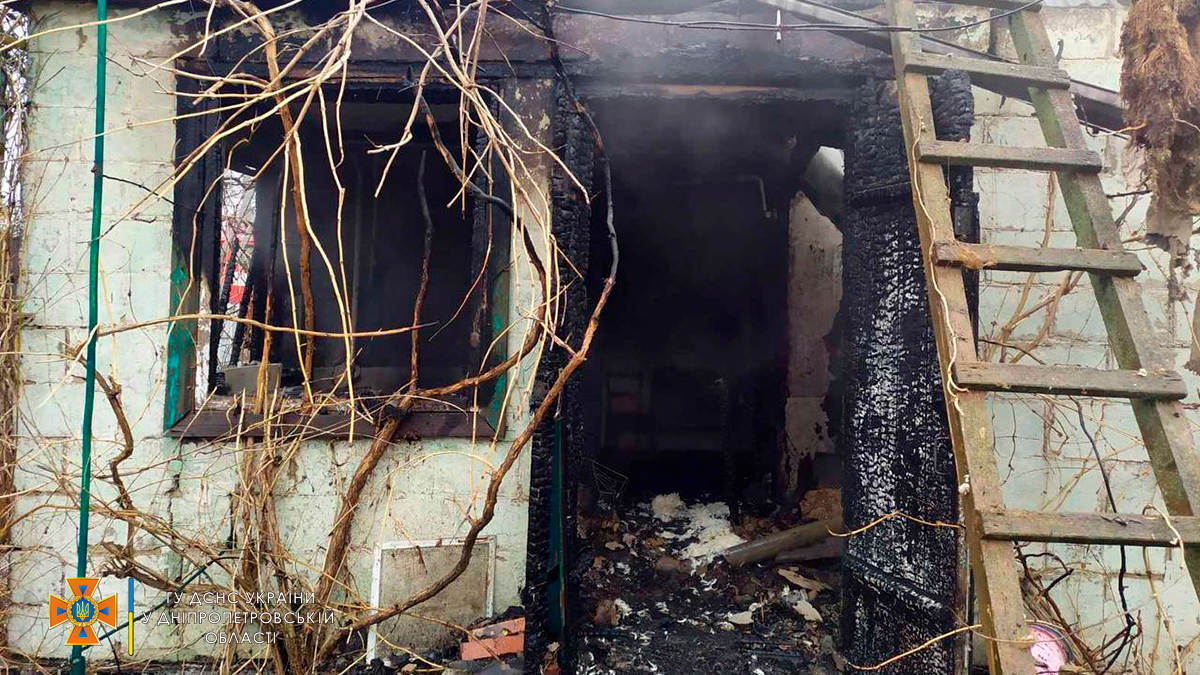 Новости Днепра про Черный дым на всю округу: на пожаре под Днепром погибли люди
