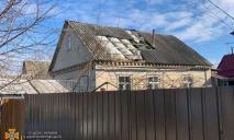 В Днепропетровской области ветер сносит шифер из крыш частных домов