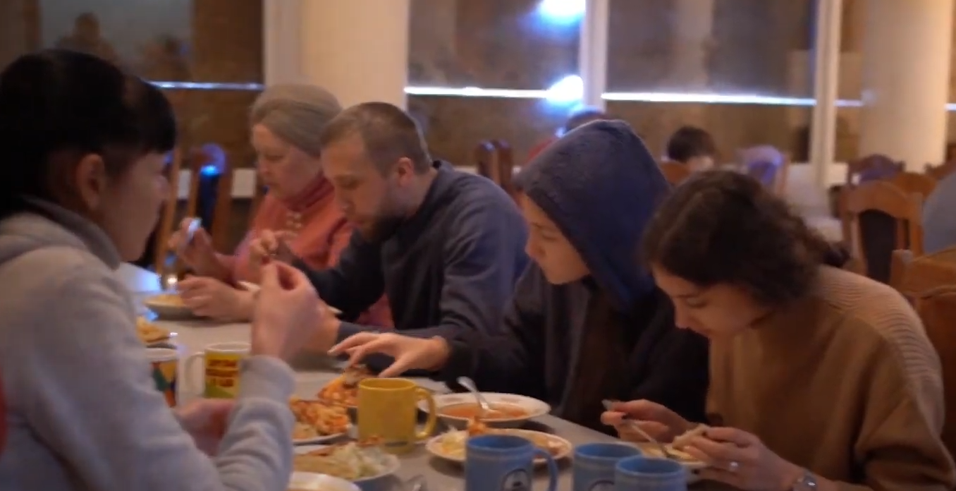 Новости Днепра про 5 тысяч порций каждый день: рестораны Днепра объединились в волонтерскую команду для помощи ВСУ