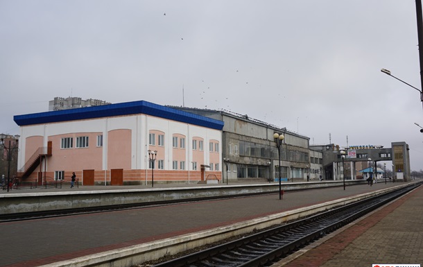 Новости Днепра про В Николаеве российские оккупанты разбомбили железнодорожный вокзал