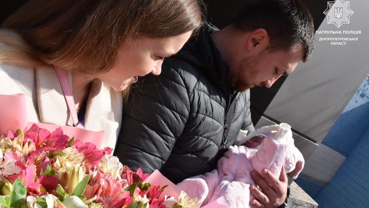 Новости Днепра про Пополнение: в Днепре в семье полицейского родилась дочь
