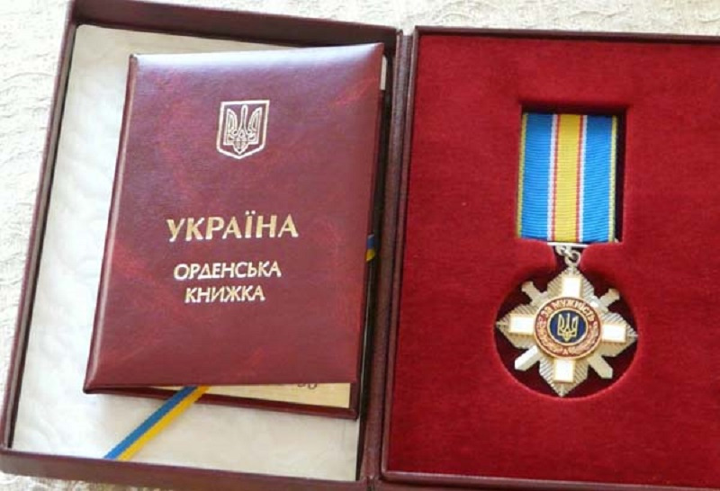 Новости Днепра про Президент наградил орденами спасателей, попавших под обстрел в днепровском аэропорту