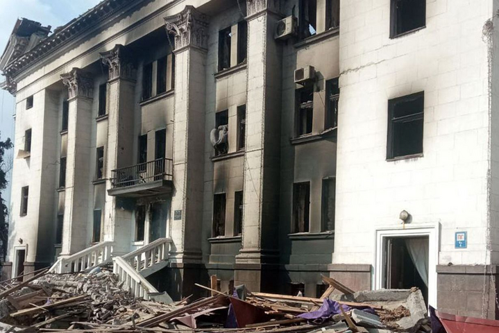 Новости Днепра про Каким может стать уничтоженный драмтеатр в Мариуполе: проект