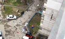 Экспресс-переезд: в Днепре на левом берегу жители выкидывали вещи из окна 9 этажа