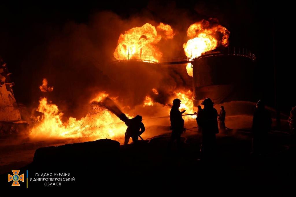 Новости Днепра про Ракетные удары на Днепопетровщине: подробности от спасателей
