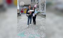 Жизнь продолжается: в семье днепровского полицейского родилась дочь