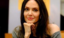 Не показалось: Анджелину Джоли заметили во львовской кофейне (видео)