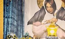 «Киевская Мадонна в метро»: картину художницы из Днепра повесили в храме Неаполя