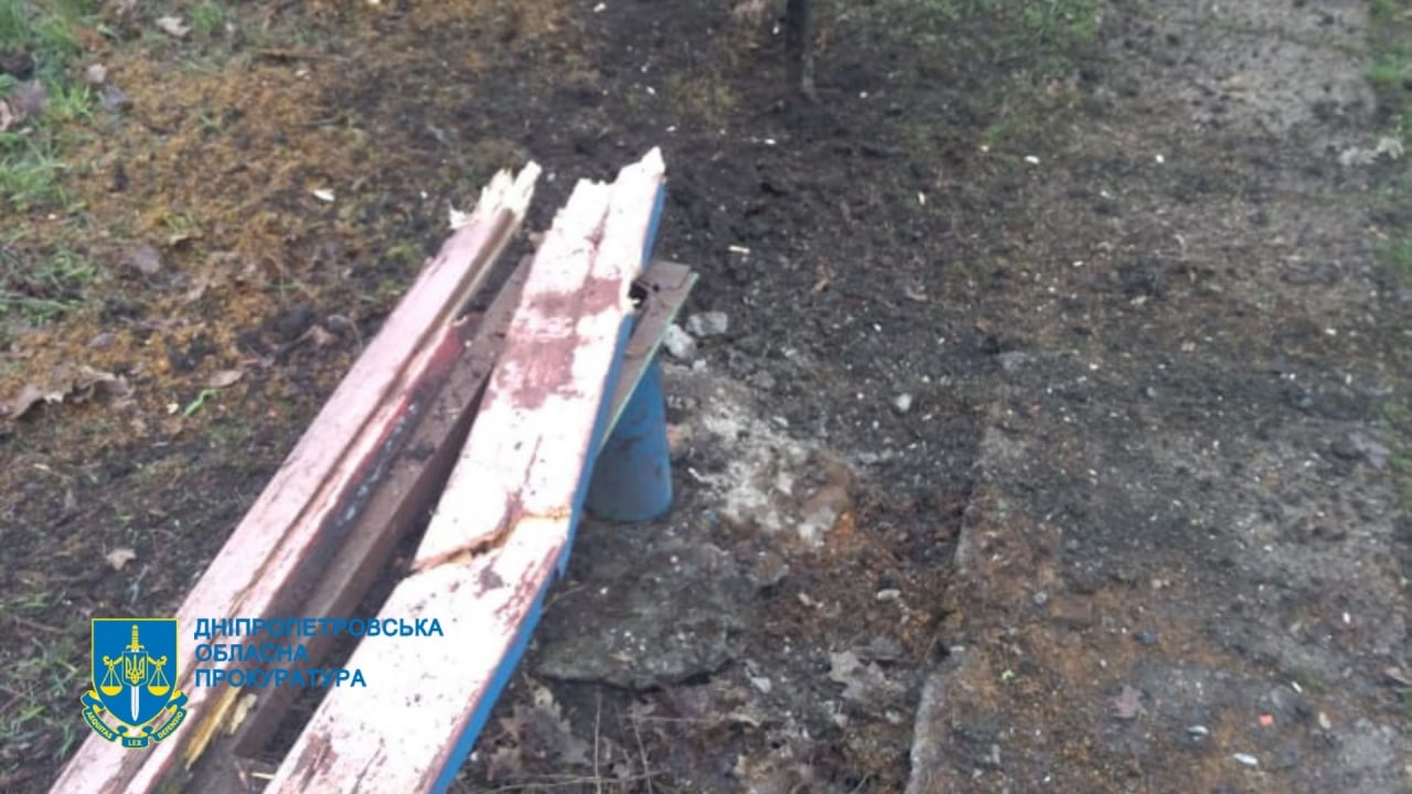 Новости Днепра про 17 воронок в детском парке: начато расследование обстрела Зеленодольска