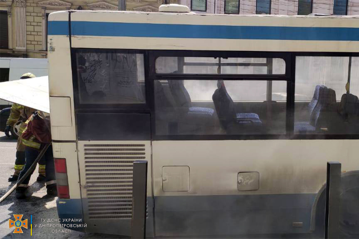 Новости Днепра про В Днепре загорелся автобус с пассажирами