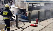 В Днепре загорелся автобус с пассажирами