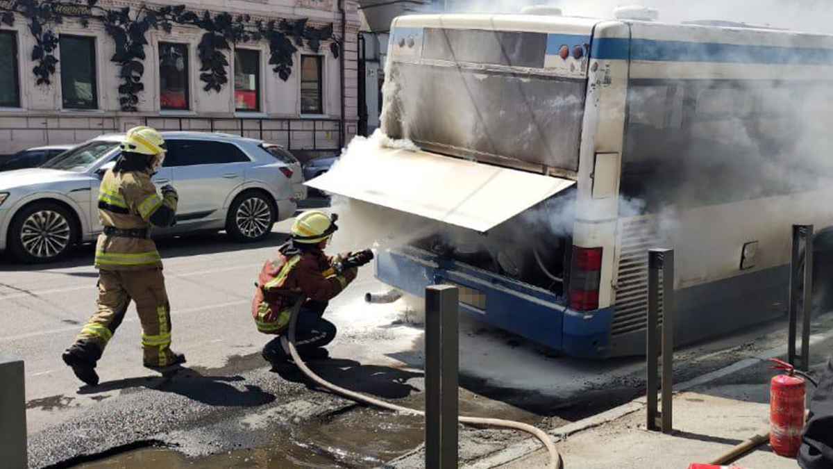Новости Днепра про В Днепре загорелся автобус с пассажирами