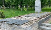 В Днепре полностью демонтировали еще один советский памятник