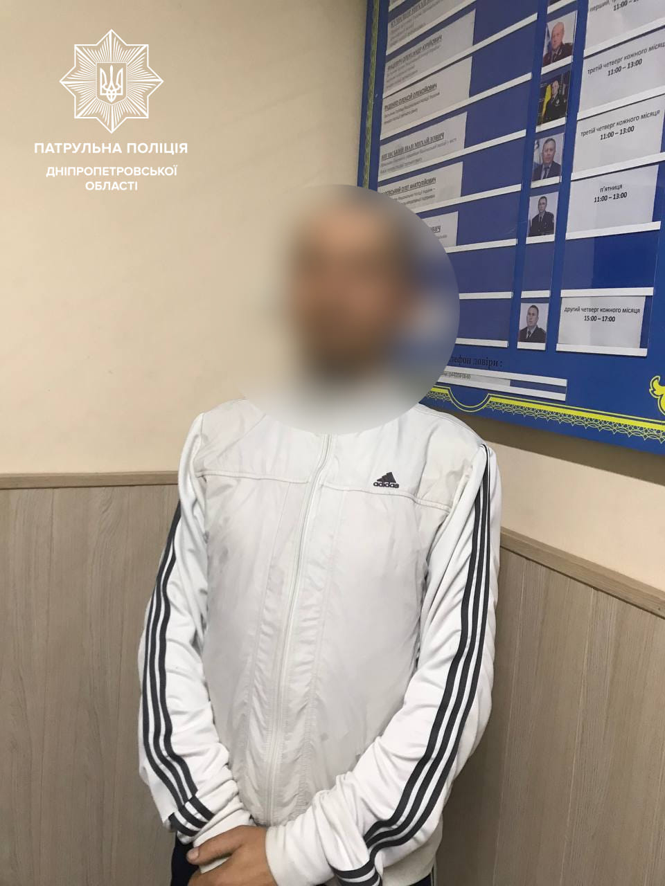 Новости Днепра про На Днепропетровщине мужчина ограбил 12-летнюю девочку на детской площадке